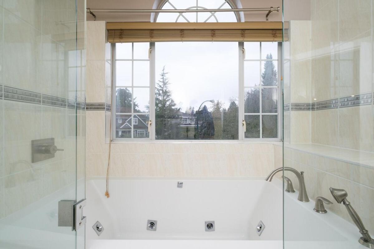 Spacious 4Br W Ensuites Mins To Downtown Yvr Ubc Vancouver Bagian luar foto