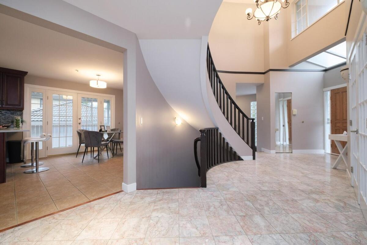 Spacious 4Br W Ensuites Mins To Downtown Yvr Ubc Vancouver Bagian luar foto