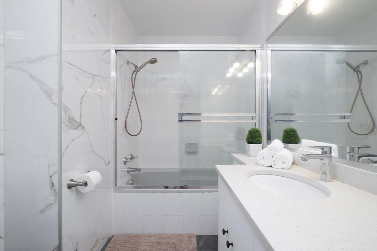 Spacious 4Br W Ensuites Mins To Downtown Yvr Ubc Vancouver Bagian luar foto