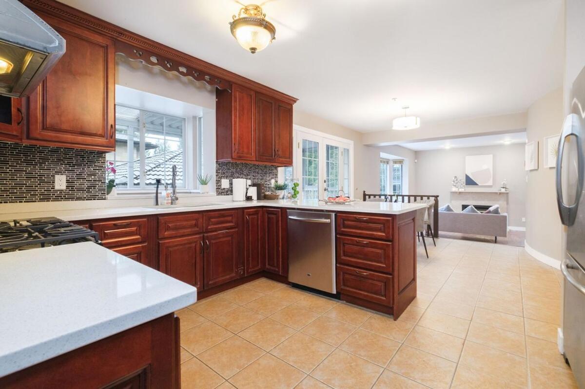 Spacious 4Br W Ensuites Mins To Downtown Yvr Ubc Vancouver Bagian luar foto