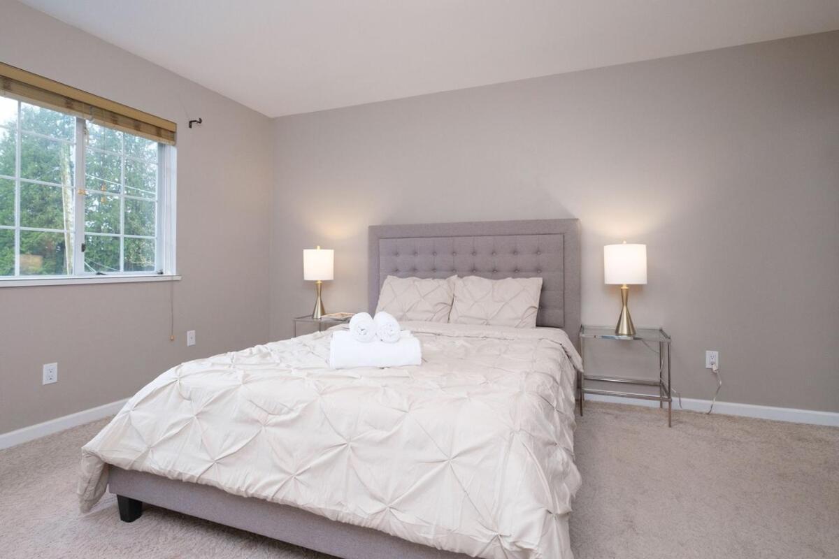 Spacious 4Br W Ensuites Mins To Downtown Yvr Ubc Vancouver Bagian luar foto