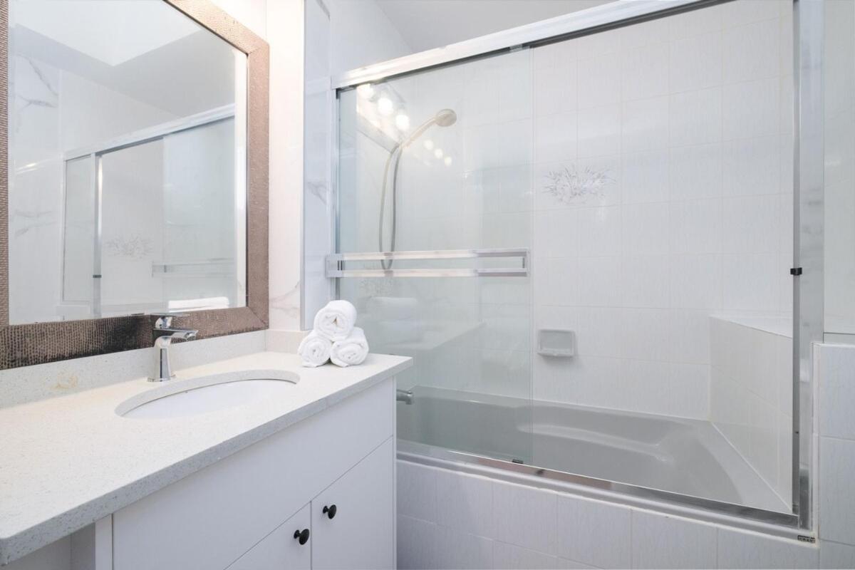 Spacious 4Br W Ensuites Mins To Downtown Yvr Ubc Vancouver Bagian luar foto