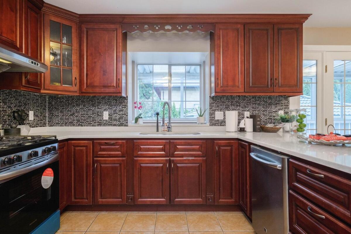 Spacious 4Br W Ensuites Mins To Downtown Yvr Ubc Vancouver Bagian luar foto